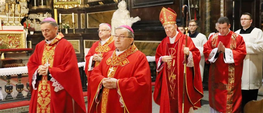 Dwa doktoraty biskupa Deca