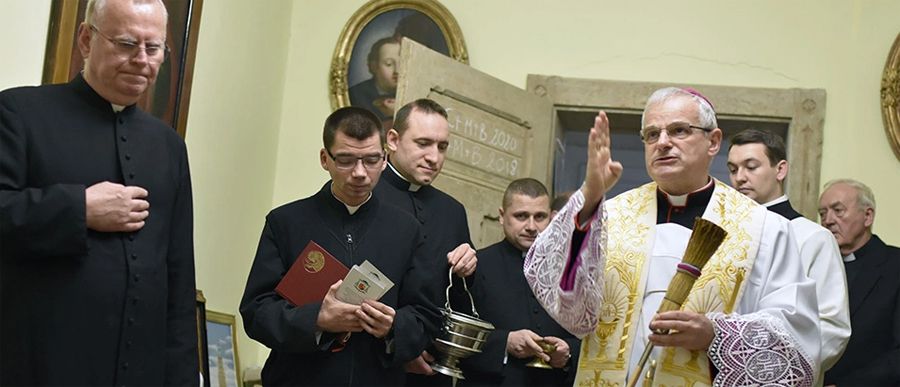 Bp Marek z kolędą u księży z katedry