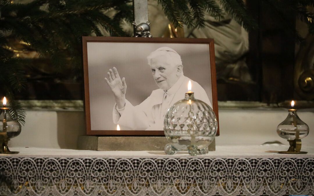 Śmierć papieża Benedykta XVI – Msze święte w katedrze