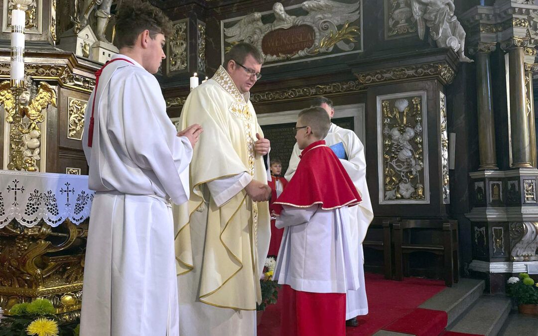 Nowy ministrant w szeregach służby liturgicznej